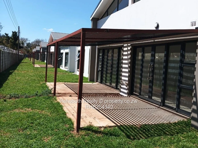 Spacious 2-Bed Marlborough Flat - Patio & Borehole