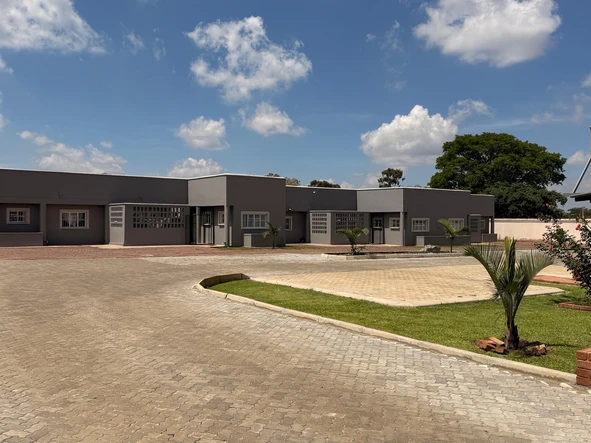 3 Bedroom Flat & Apartment