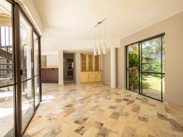 3 Bedroom Flat & Apartment