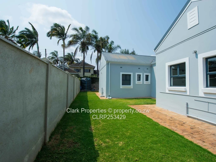 Modern Comfort in a Beautiful Complex! (Sole Mandate)