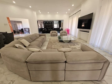 6 Bedroom House