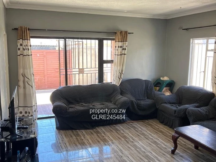 Paved, Walled 4-Bed Home with En-suite & Garden, Ruwa