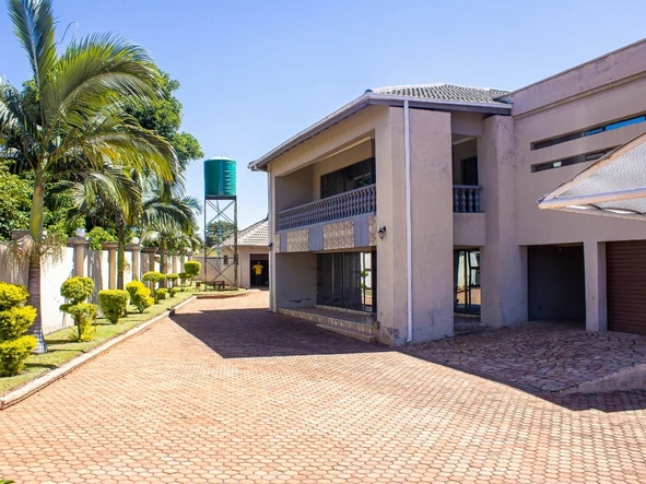 6 Bedroom House