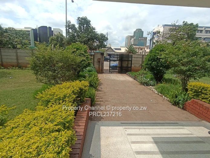 Spacious 1-Bed Apartment with City Views - Avenues