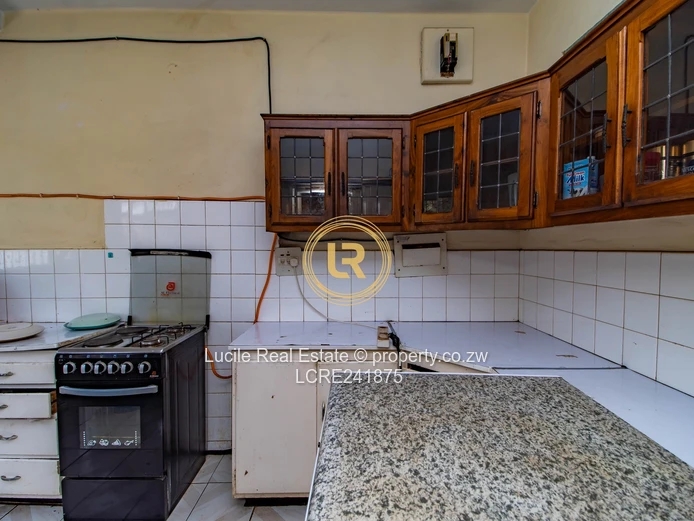 Spacious 2-Bed Apartment at Beaufort Manor, Avenues | Garage