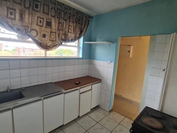 2 Bedroom Flat & Apartment
