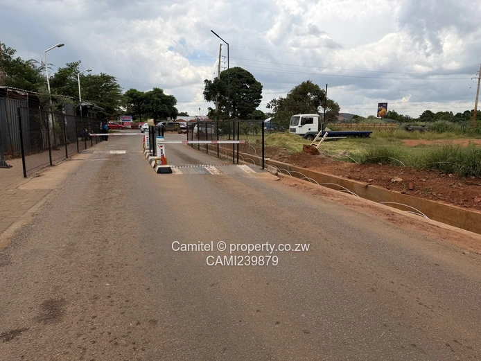 Aspindale corner stand measuring 393sqm ready to build,water,electricity and good roads 