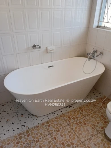 Double storey house and cottage to let  (Sole Mandate)