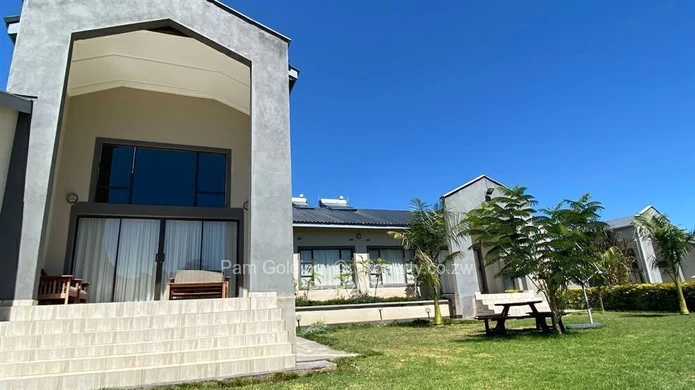 Stylish Living - 3 Bedroom Townhouse