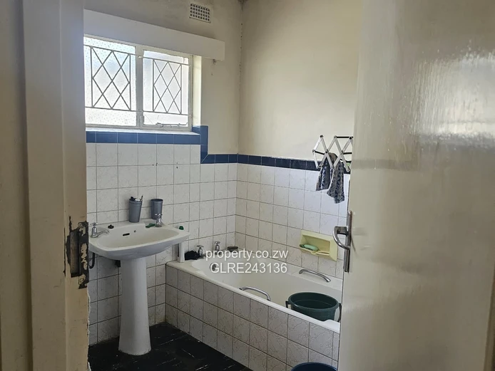 Mabelreign 3-Bed House — Garden, Garage & Staff