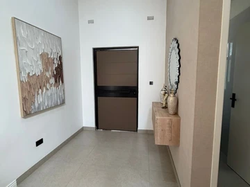 4 Bedroom Flat & Apartment