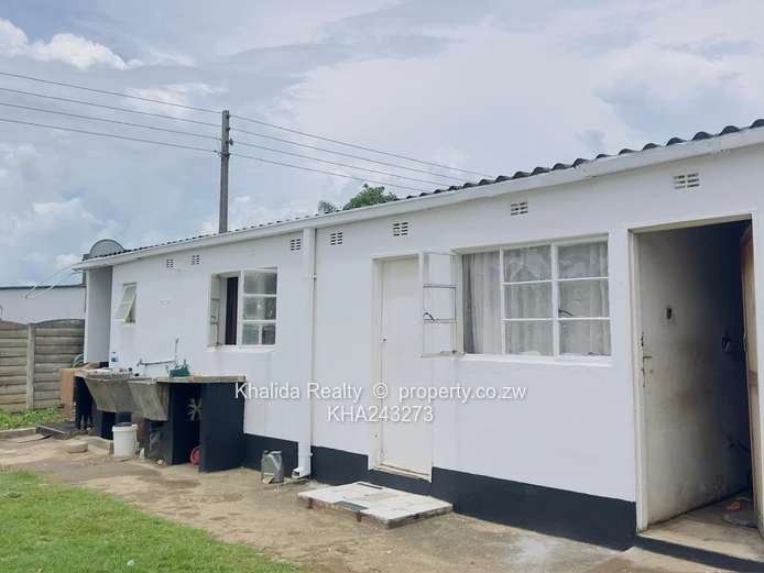 Modern 4-Bedroom House Plus 2 bed cottage For Rent in Mabelreign