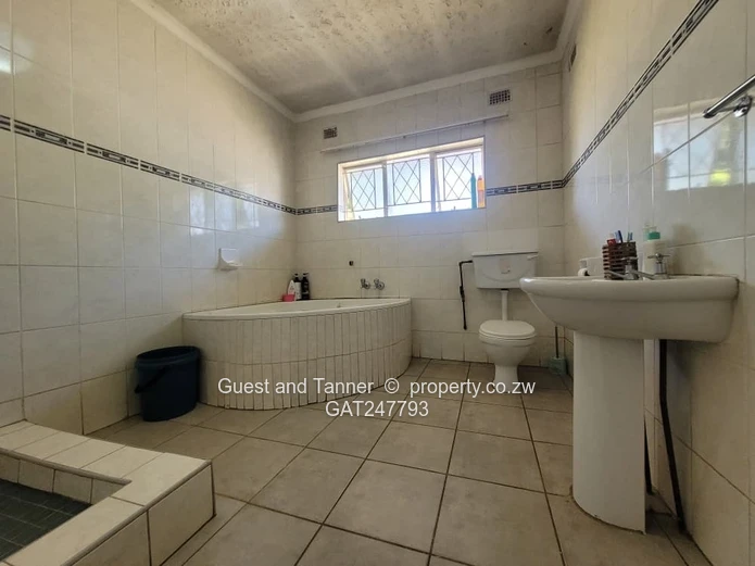 New Marlborough Neat and Spacious Family Home - 4 Bedrooms to Rent