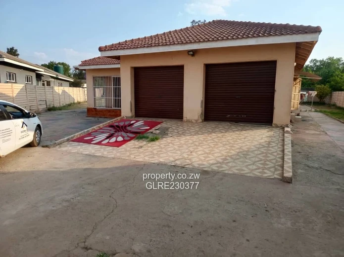 FOR SALE:Family Estate on 1400sqm in Mabelreign