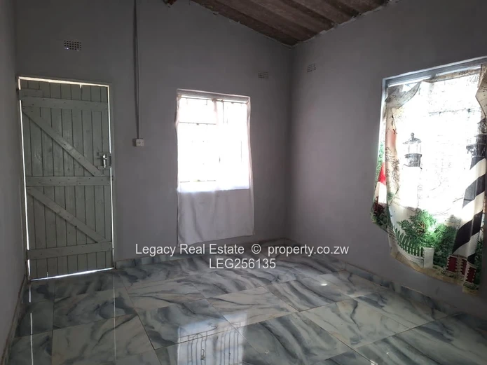 Chitungwiza 2-Bed Tiled House with Garden & Verandah