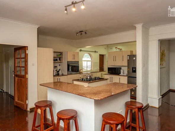 6 Bedroom House