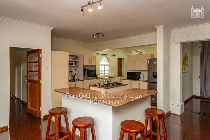 6 Bedroom House With Excellent Water (Sole Mandate)