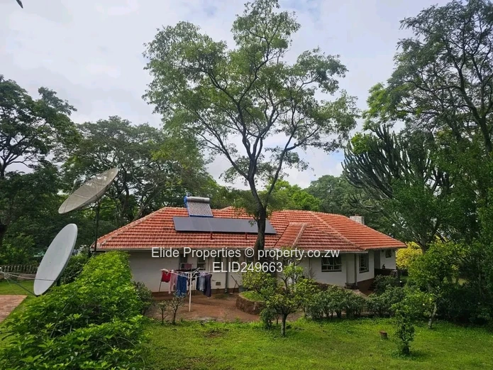 Spacious 3-Bed Avondale Home on 3291m² with Pool & Borehole