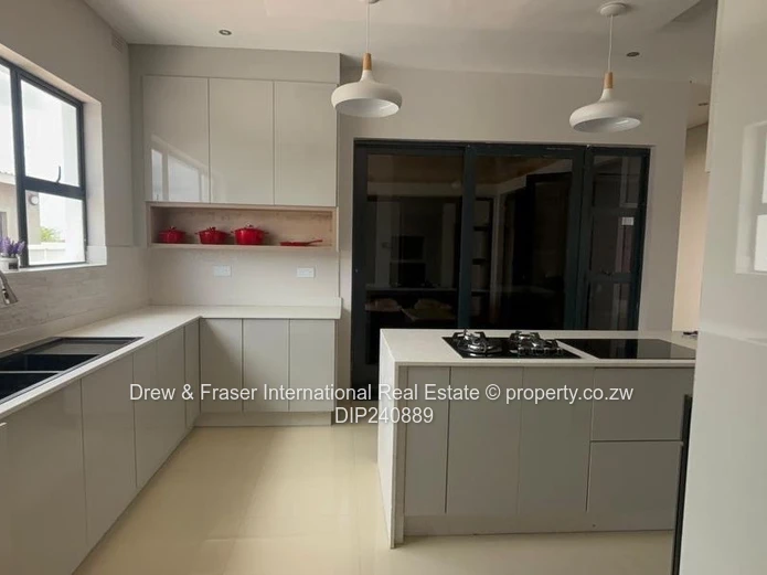 Newly built 4 beds all ensuite house for sale in Arlington East $250k