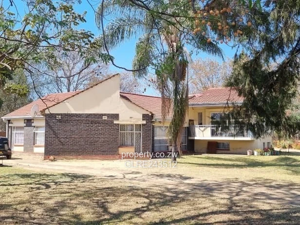 Marlborough 5-Bed Home on 4,698m² – Verandah & Garden