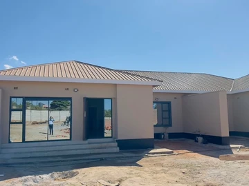 4 Bedroom Flat & Apartment