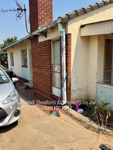 3-Bed Fixer Upper Home with Driveway & Garden in Houghton Park
