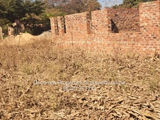 **Glaudina Nenyasha – Incomplete House for Sale | 630m²**