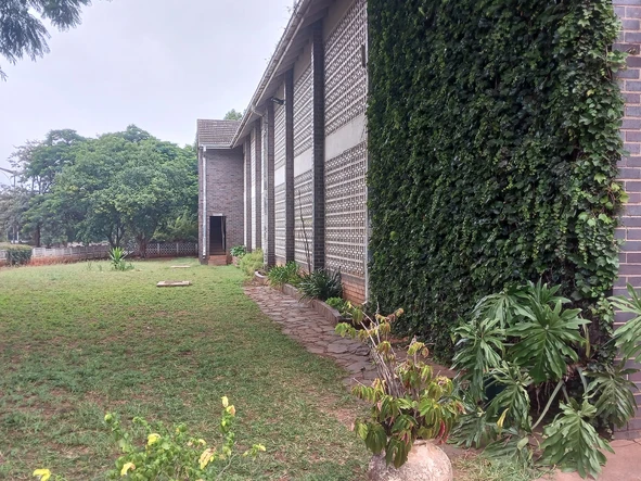 2 Bedroom Flat & Apartment