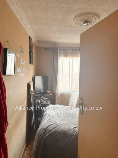 Charming & Well-Maintained Glenora A House with Deeds