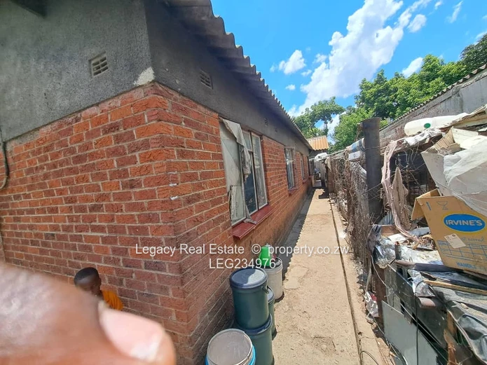 Budiriro 4 – 6-Bedroom Fixer-Upper for Sale