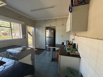 2 Bedroom Flat & Apartment