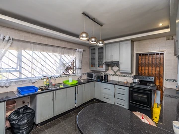 3 Bedroom Flat & Apartment