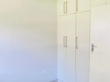 2 Bedroom Flat & Apartment