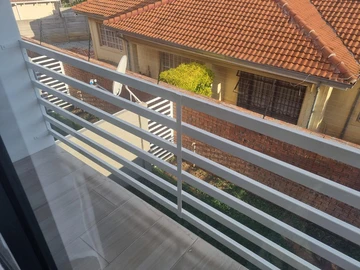 2 Bedroom Flat & Apartment