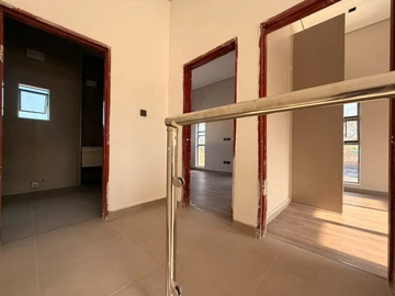2 Bedroom Flat & Apartment