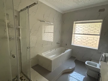 6 Bedroom House