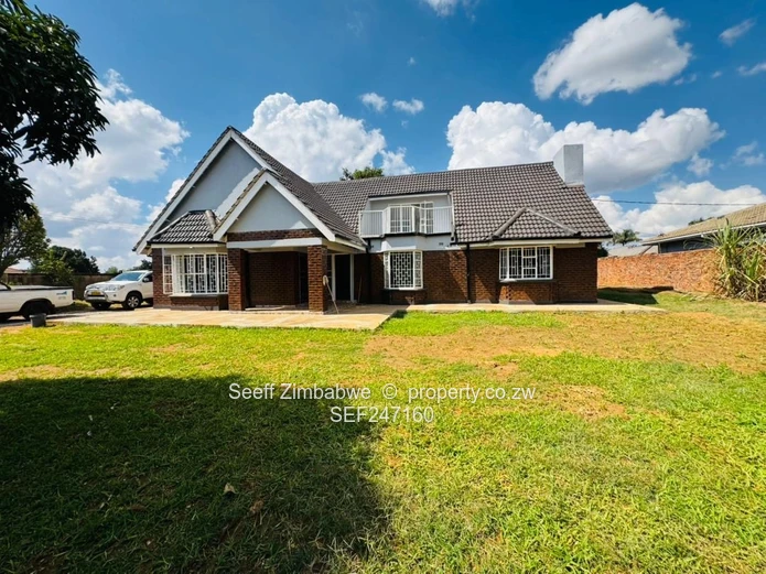 Modern 4-Bed Home in Knowe on 2305m² with Borehole