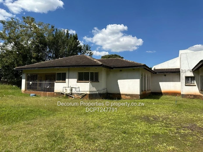 Spacious 5-Bed Home  in Bluff Hill