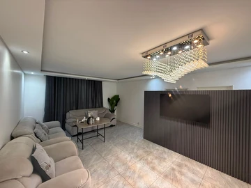 6 Bedroom House