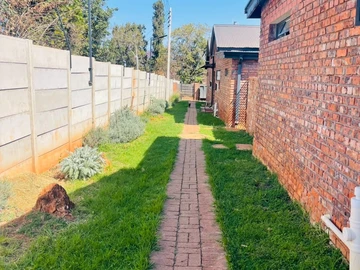 2 Bedroom Flat & Apartment