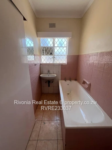 Charming house large land ideal for redevelopment 