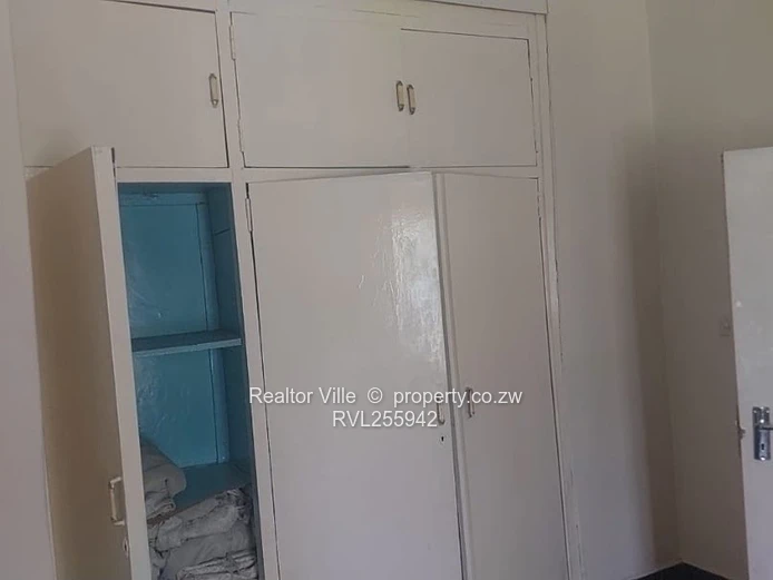 Meyrick Park 3-Bed Townhouse Complex with Verandah & Garden