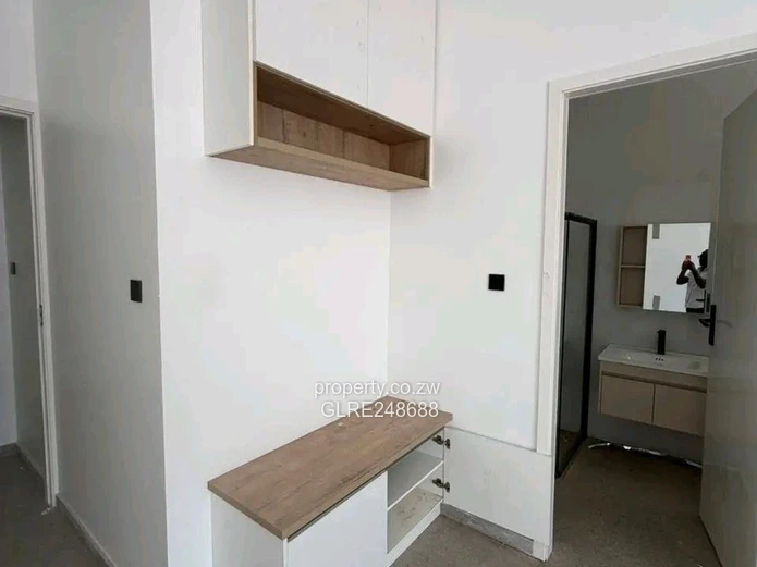 Modern 2-Bed Townhouse with Pool & Borehole — Strathaven