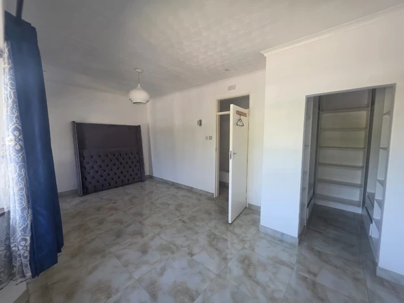 2 Bedroom Flat & Apartment