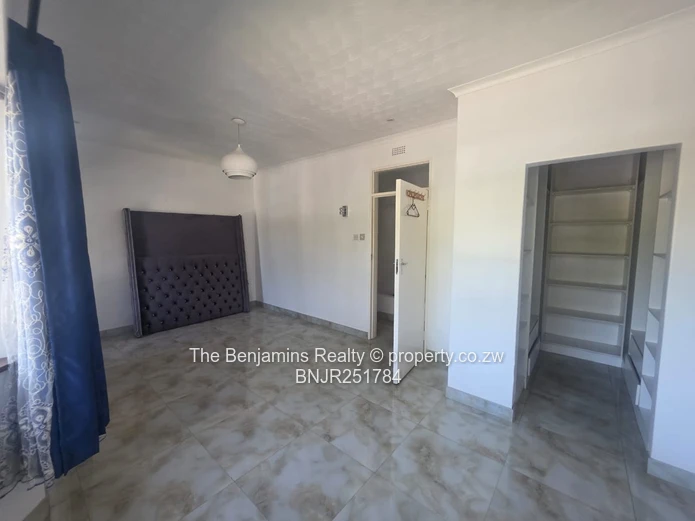 Flat In The  Upper Avenues