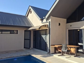 4 Bedroom Flat & Apartment