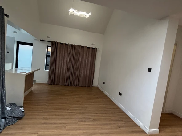 4 Bedroom Flat & Apartment