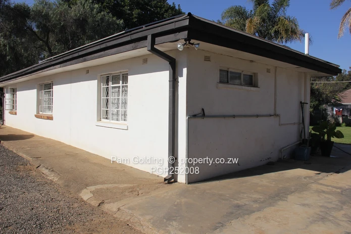 Invest in this sought after neighbourhood. (Sole Mandate)