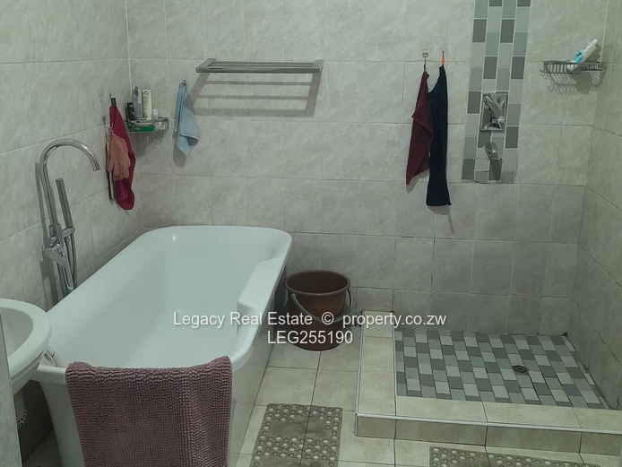 4-Bed Mabvazuva Townhouse with Borehole & Modern Kitchen (Sole Mandate)