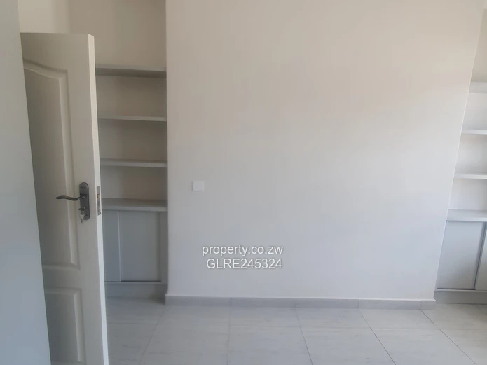 Spacious 2-Bed Apartment in Vainona — Modern Kitchen & Borehole (Sole Mandate)